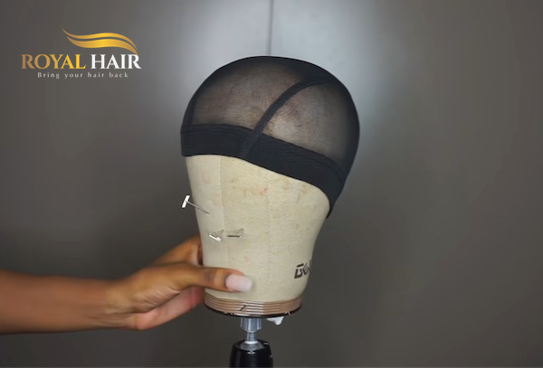 Size your canvas mannequin head